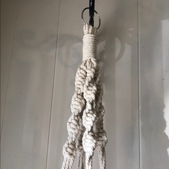 Macramé plant hanger - Picture 6 of 7